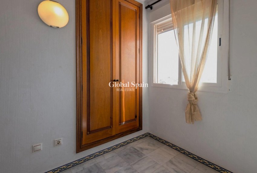 Wederverkoop - APPARTEMENT -
TORREVIEJA - Playa de los Locos
