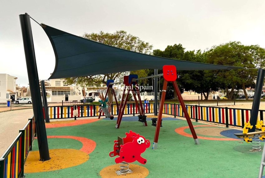 Wederverkoop - APPARTEMENT -
TORREVIEJA - Playa de los Locos