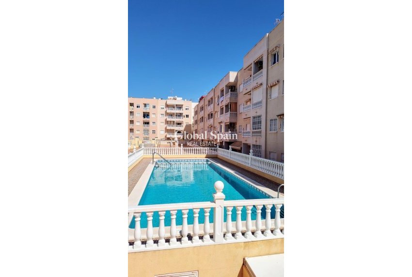 Wederverkoop - APPARTEMENT -
TORREVIEJA - Playa de los Locos