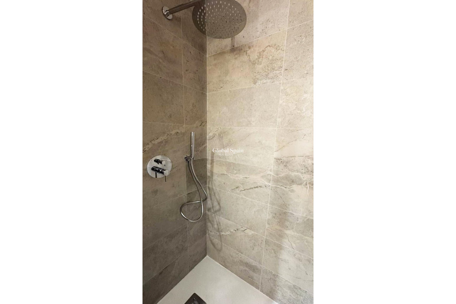 Wederverkoop - APPARTEMENT -
TORREVIEJA - Playa de los Locos