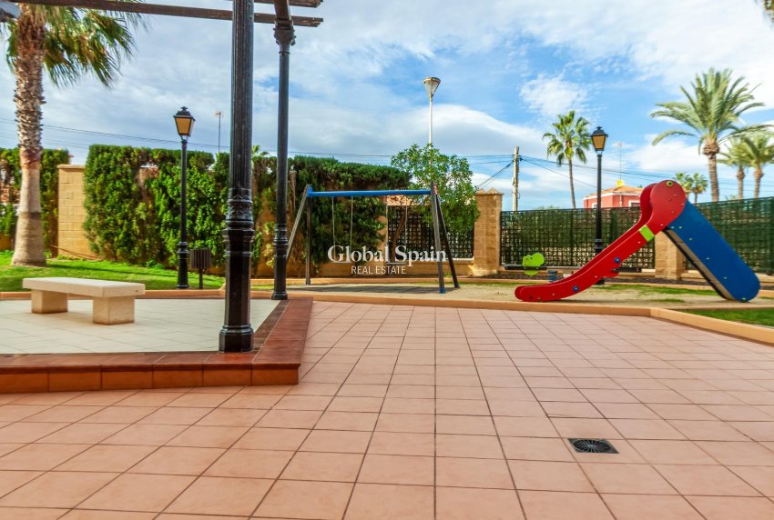 Wederverkoop - APPARTEMENT -
TORREVIEJA - Playa de los Locos