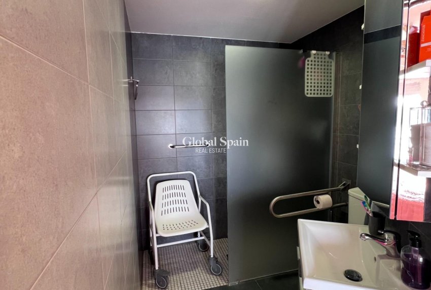 Wederverkoop - APPARTEMENT -
TORREVIEJA - Playa de los Locos