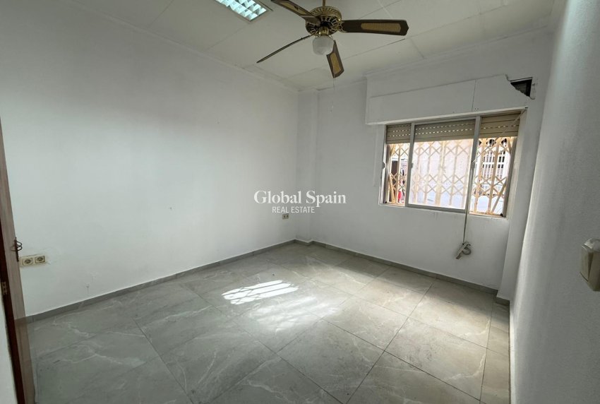 Wederverkoop - APPARTEMENT -
TORREVIEJA - Playa de los Locos