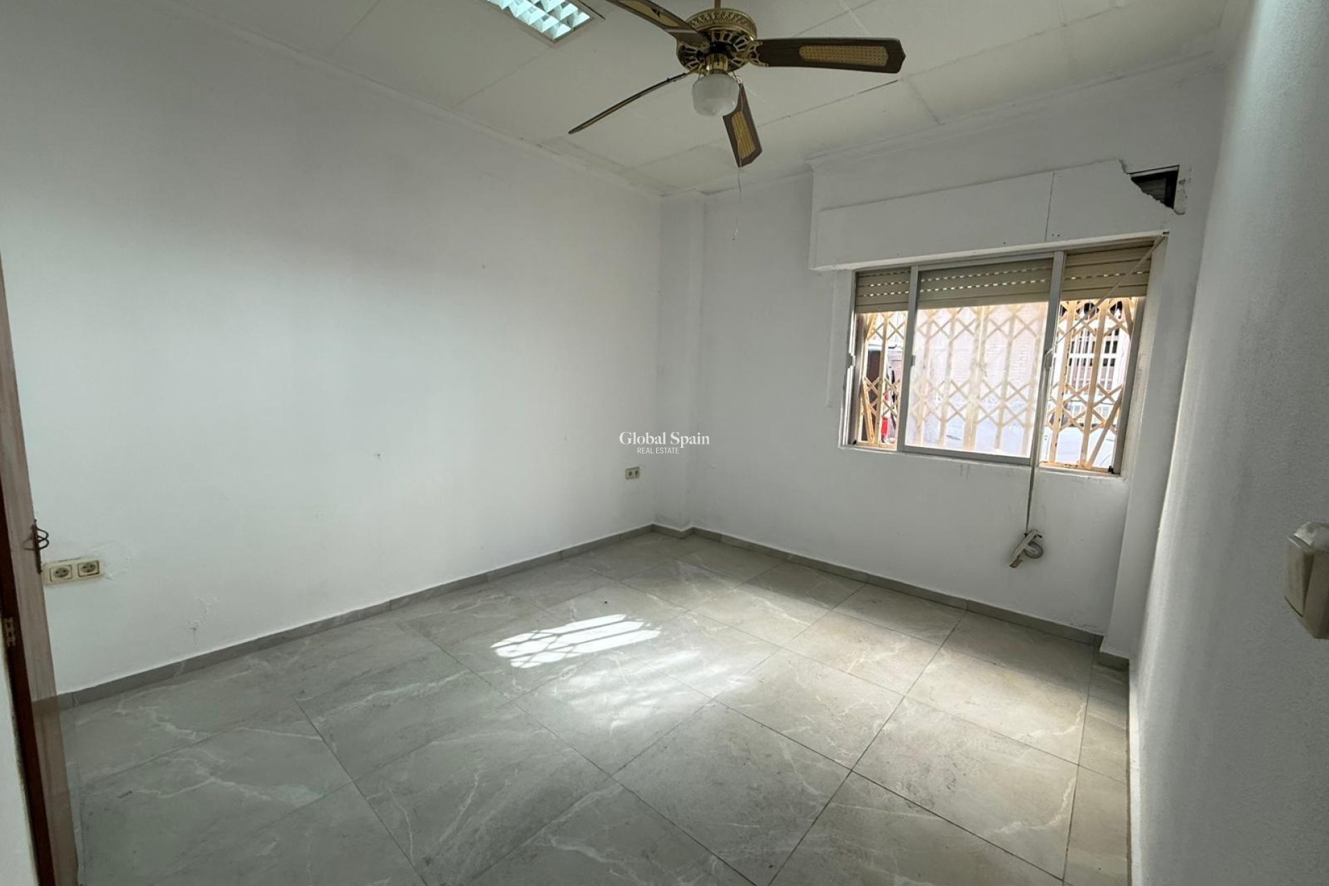 Wederverkoop - APPARTEMENT -
TORREVIEJA - Playa de los Locos