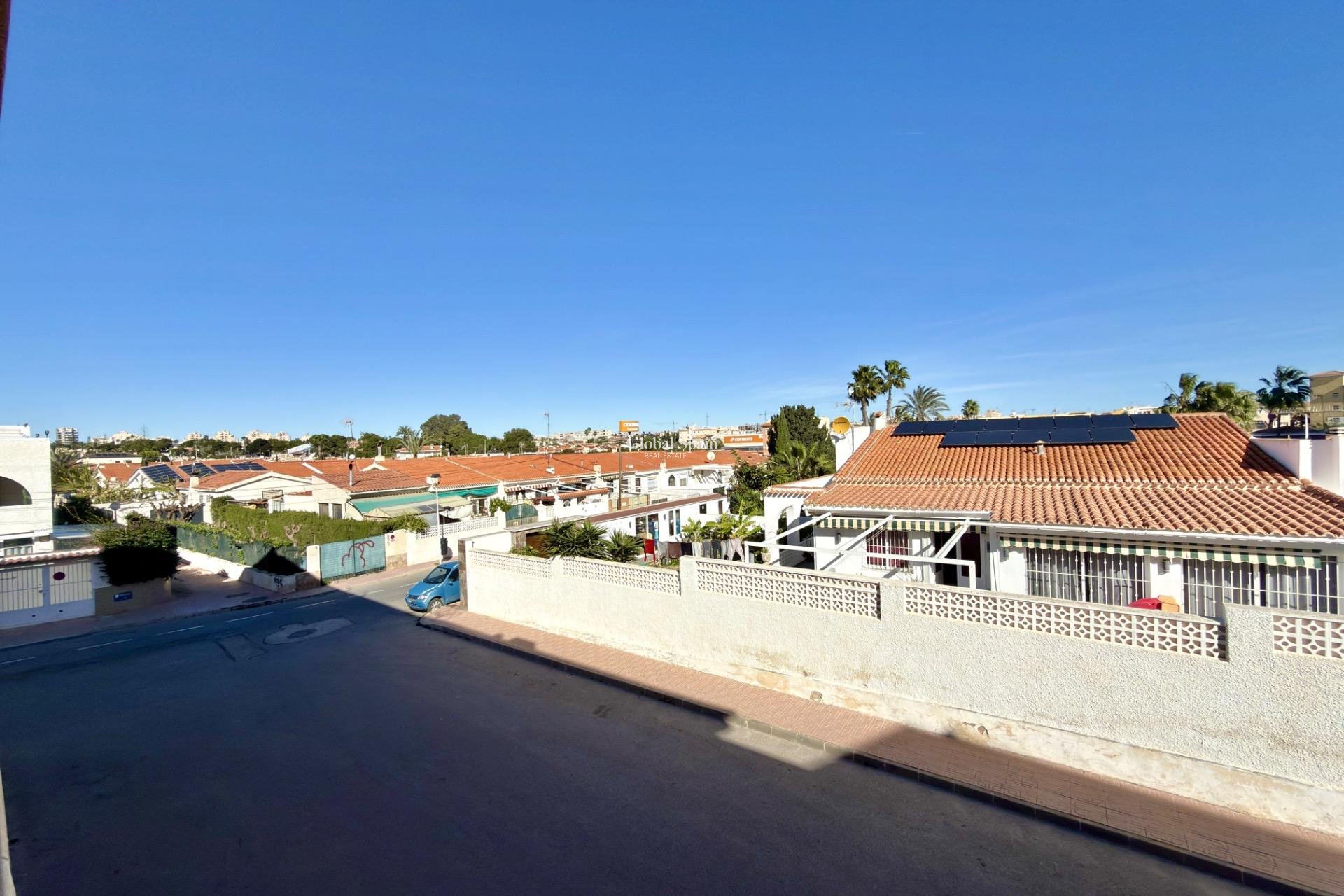 Wederverkoop - APPARTEMENT -
TORREVIEJA - Playa de los Locos