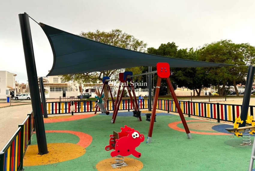 Wederverkoop - APPARTEMENT -
TORREVIEJA - Playa de los Locos