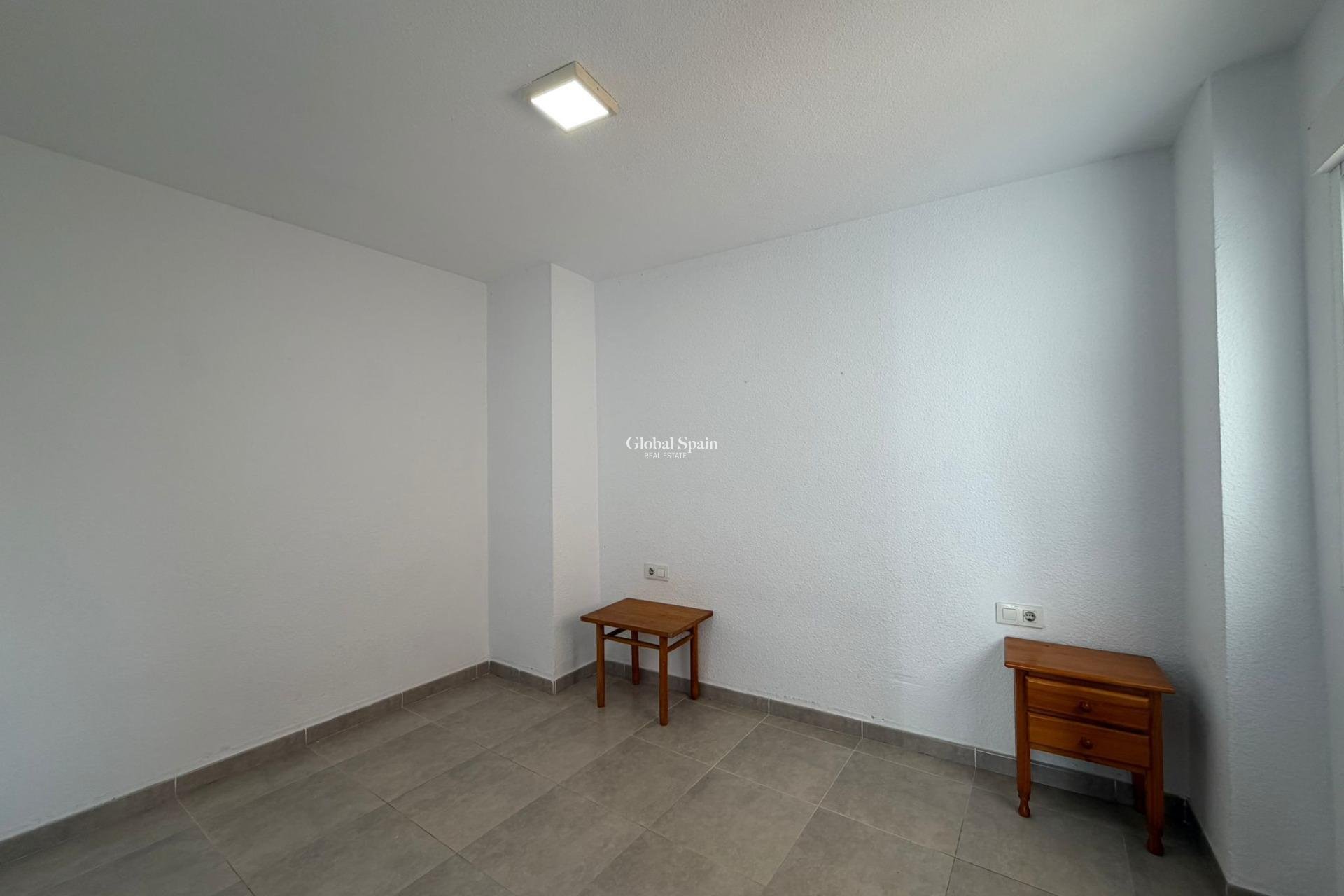 Wederverkoop - APPARTEMENT -
TORREVIEJA - Playa de los Locos