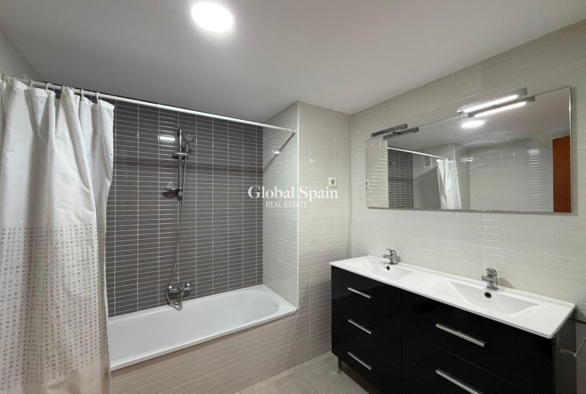 Wederverkoop - APPARTEMENT -
TORREVIEJA - Playa de los Locos