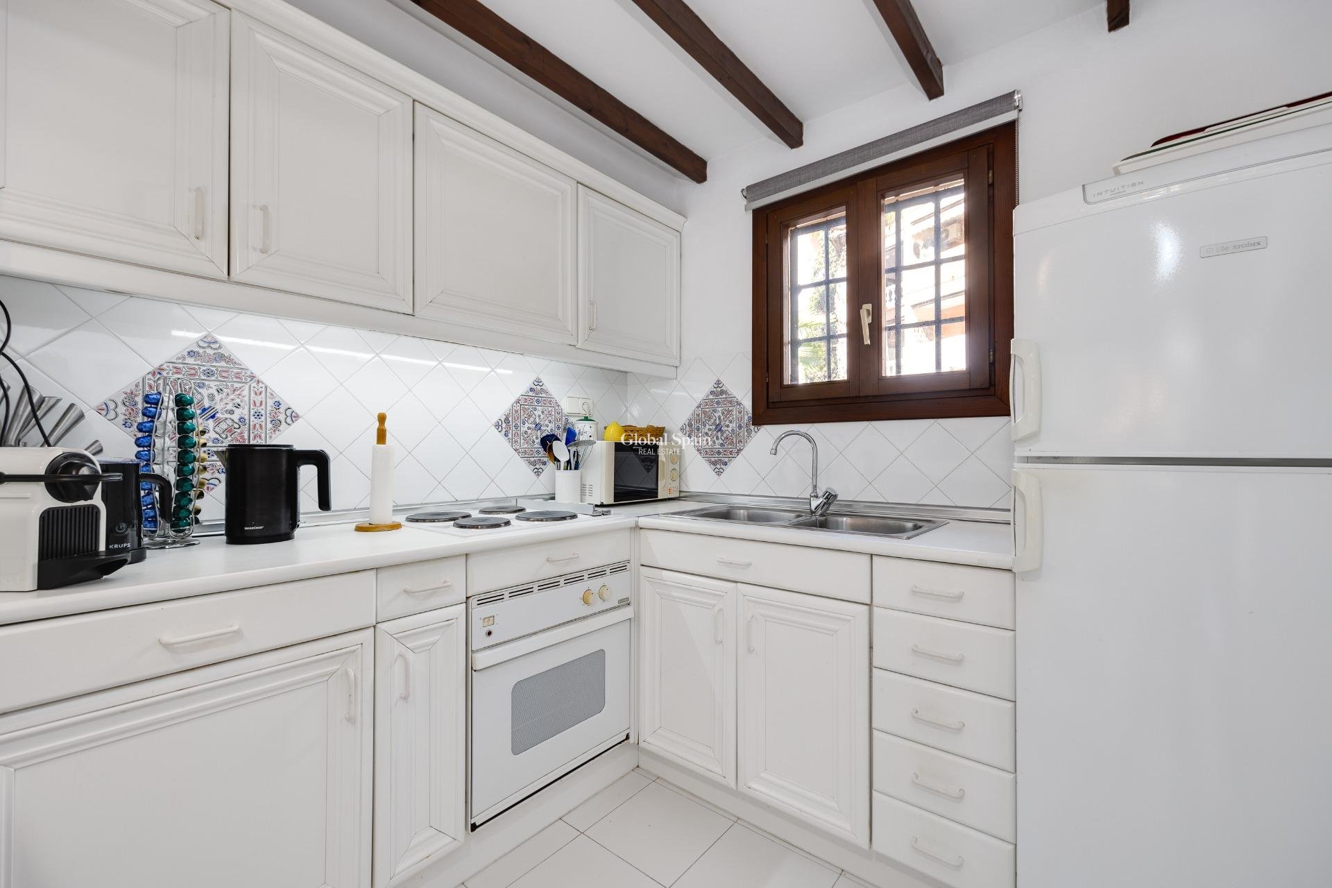 Wederverkoop - APPARTEMENT -
TORREVIEJA - Playa de los Locos