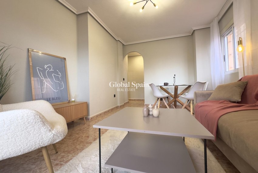 Wederverkoop - APPARTEMENT -
TORREVIEJA - Playa de los locos