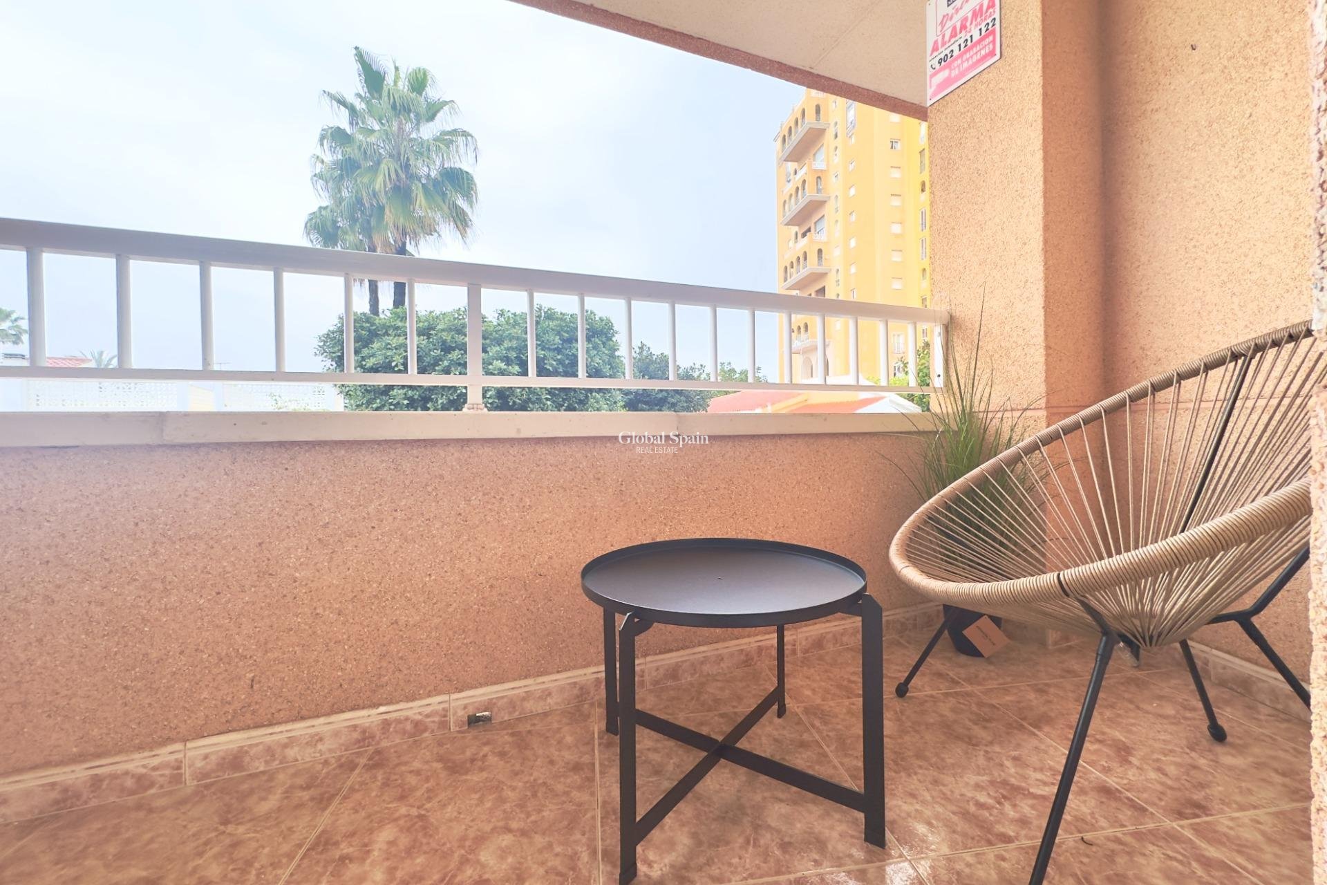Wederverkoop - APPARTEMENT -
TORREVIEJA - Playa de los locos