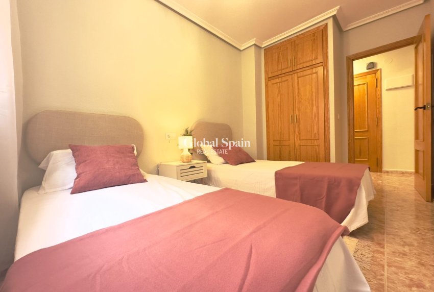 Wederverkoop - APPARTEMENT -
TORREVIEJA - Playa de los locos