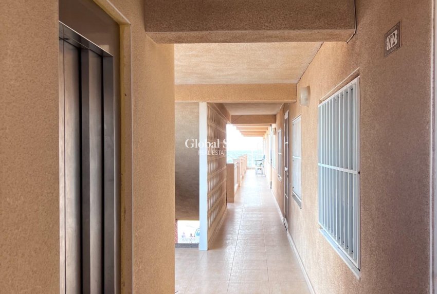 Wederverkoop - APPARTEMENT -
TORREVIEJA - Playa de los Locos