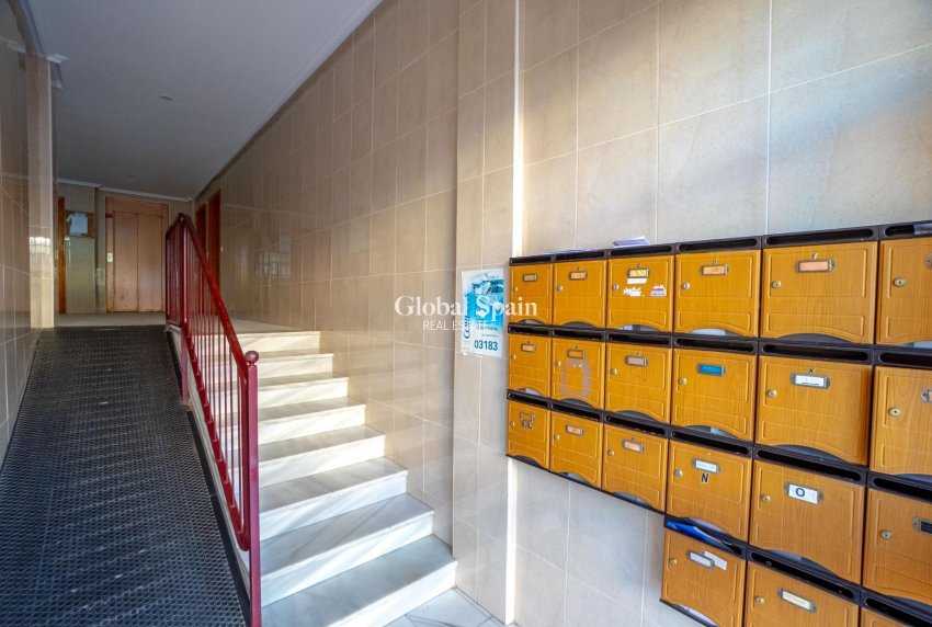 Wederverkoop - APPARTEMENT -
TORREVIEJA - Playa de los Locos