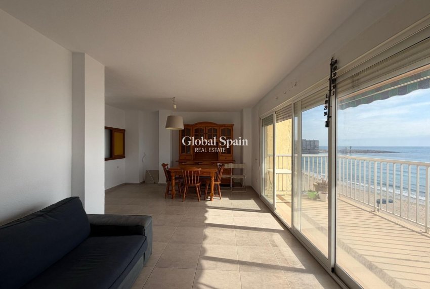 Wederverkoop - APPARTEMENT -
TORREVIEJA - Playa de los Locos