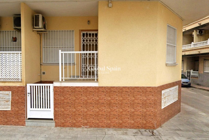 Wederverkoop - APPARTEMENT -
TORREVIEJA - Playa de los Locos