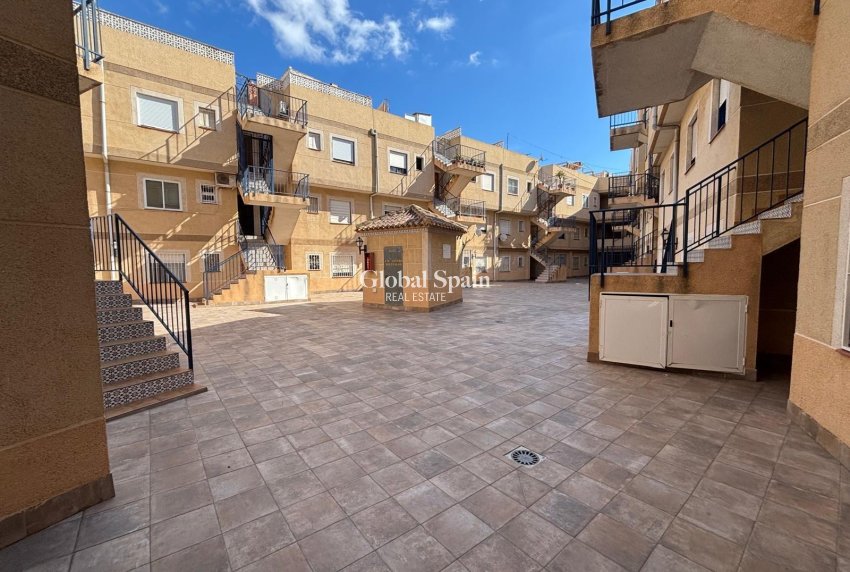 Wederverkoop - APPARTEMENT -
TORREVIEJA - Playa de los Locos