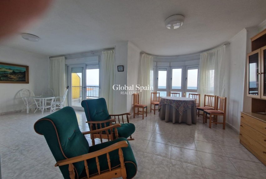 Wederverkoop - APPARTEMENT -
TORREVIEJA - Playa de los Locos