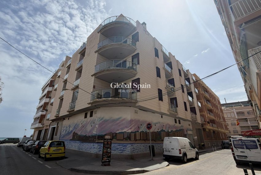 Wederverkoop - APPARTEMENT -
TORREVIEJA - Playa de los Locos