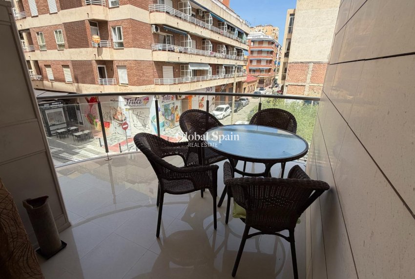 Wederverkoop - APPARTEMENT -
TORREVIEJA - Playa de los Locos