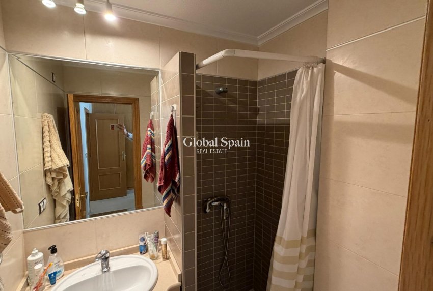 Wederverkoop - APPARTEMENT -
TORREVIEJA - Playa de los Locos