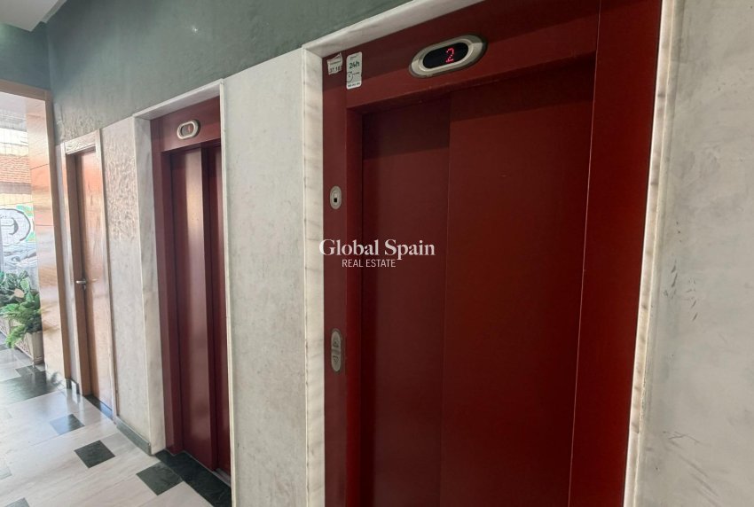 Wederverkoop - APPARTEMENT -
TORREVIEJA - Playa de los Locos