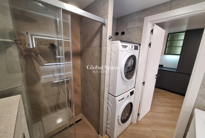 Wederverkoop - APPARTEMENT -
TORREVIEJA - Playa de los Locos