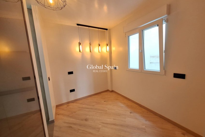 Wederverkoop - APPARTEMENT -
TORREVIEJA - Playa de los Locos
