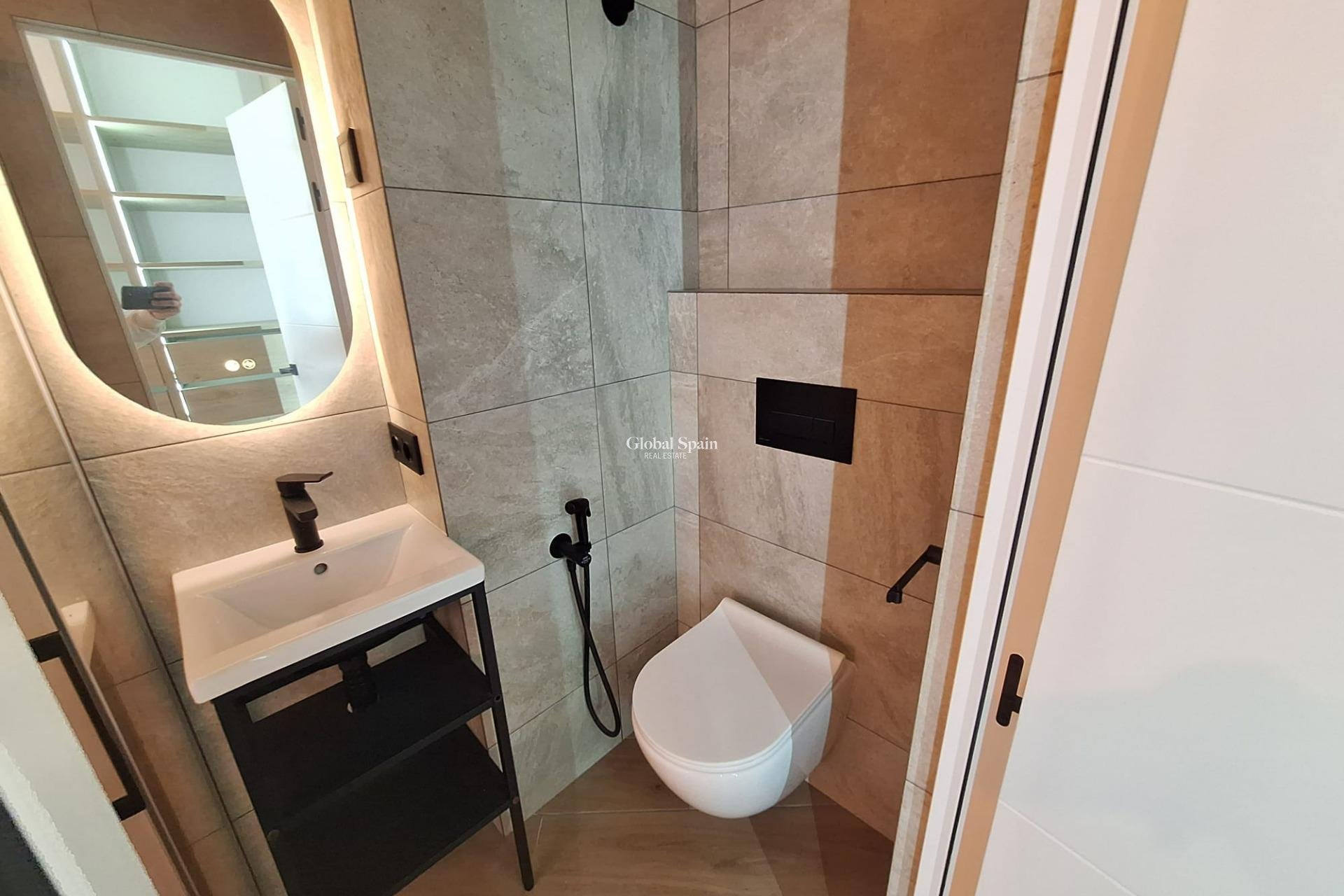 Wederverkoop - APPARTEMENT -
TORREVIEJA - Playa de los Locos