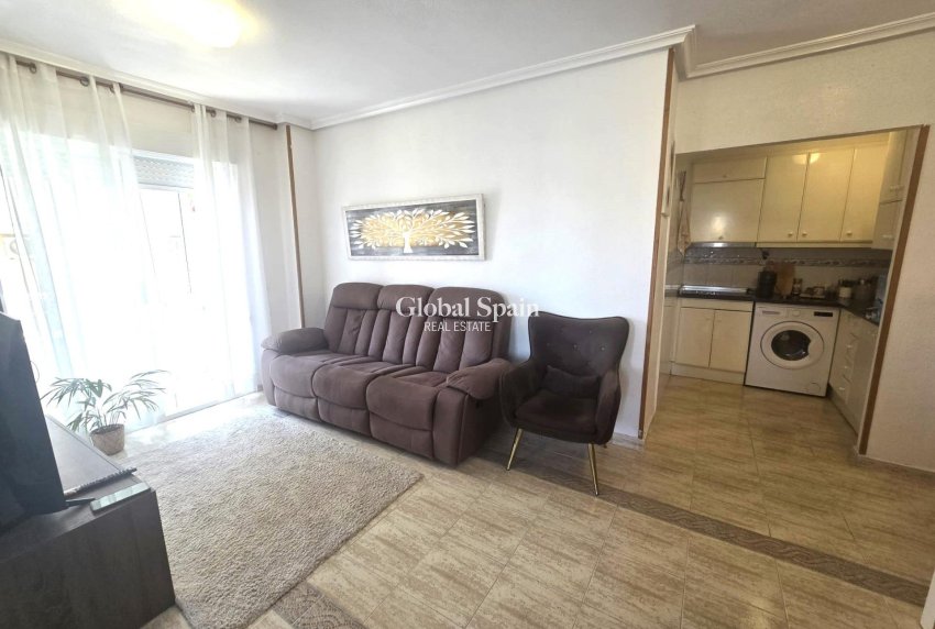 Wederverkoop - APPARTEMENT -
TORREVIEJA - Playa de los Locos