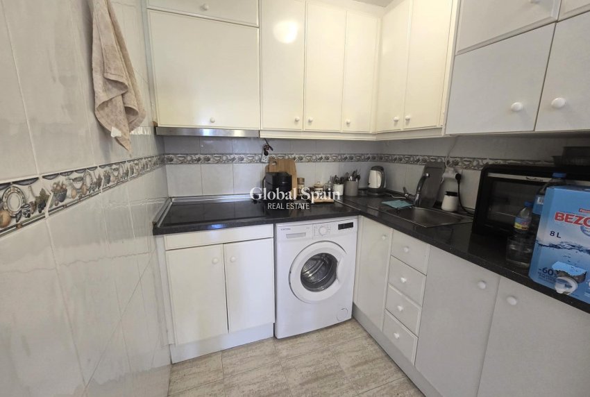 Wederverkoop - APPARTEMENT -
TORREVIEJA - Playa de los Locos