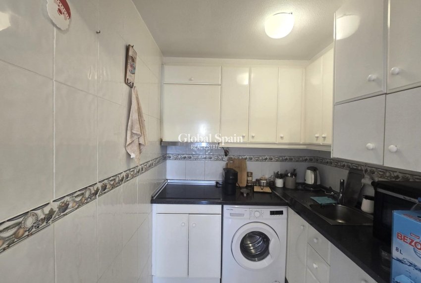 Wederverkoop - APPARTEMENT -
TORREVIEJA - Playa de los Locos