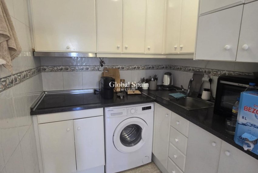 Wederverkoop - APPARTEMENT -
TORREVIEJA - Playa de los Locos