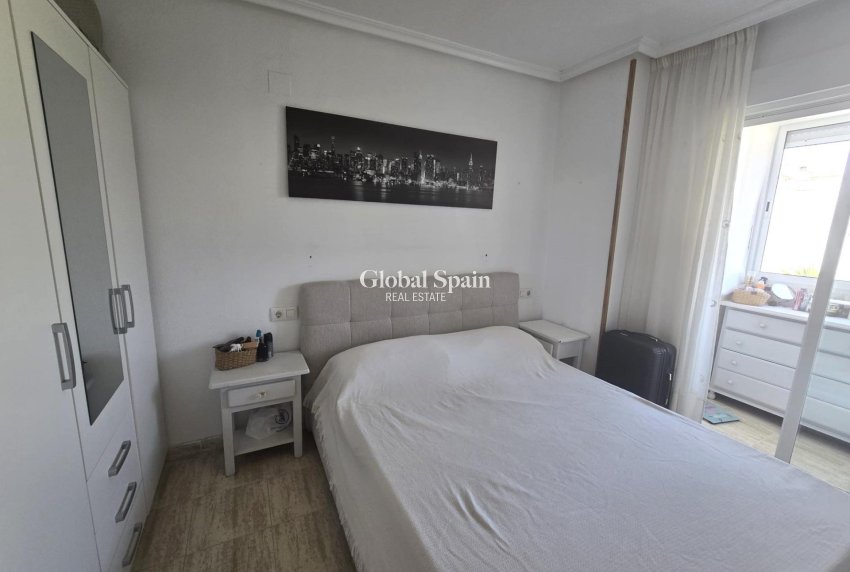 Wederverkoop - APPARTEMENT -
TORREVIEJA - Playa de los Locos