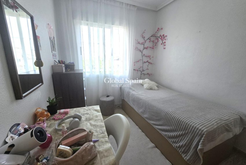 Wederverkoop - APPARTEMENT -
TORREVIEJA - Playa de los Locos