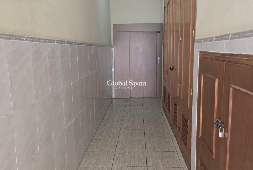 Wederverkoop - APPARTEMENT -
TORREVIEJA - Playa de los Locos
