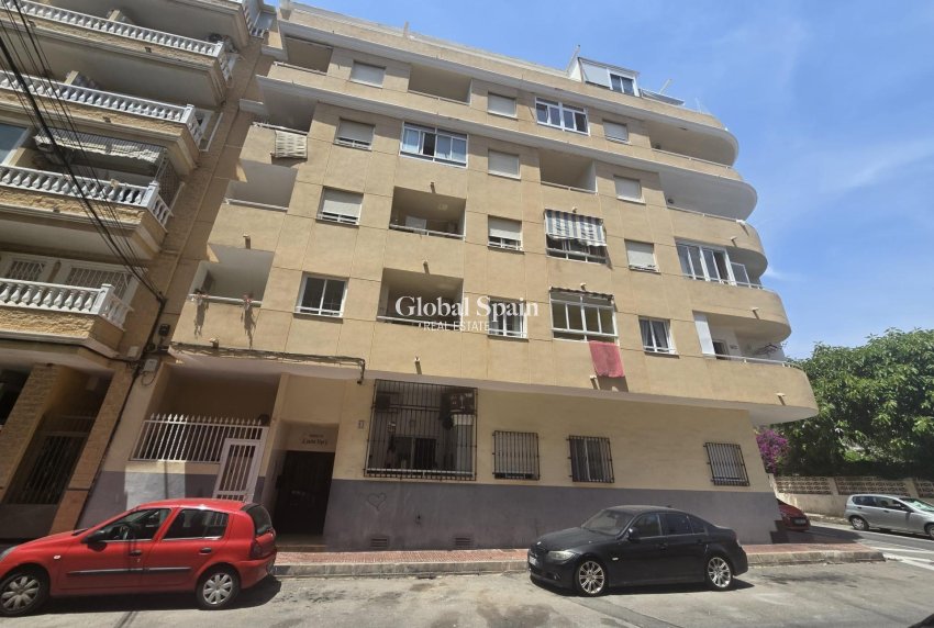 Wederverkoop - APPARTEMENT -
TORREVIEJA - Playa de los Locos