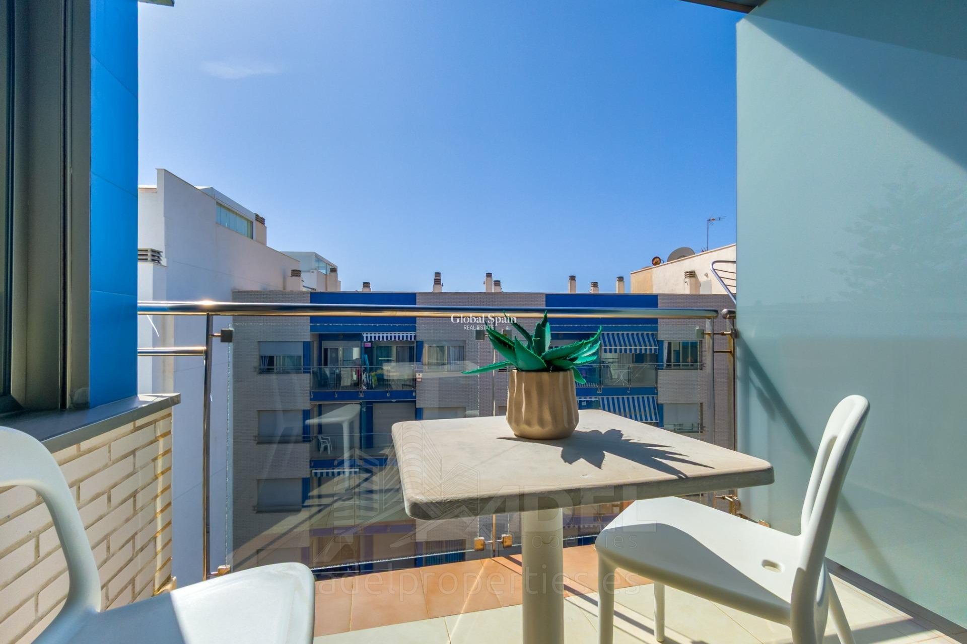 Wederverkoop - APPARTEMENT -
TORREVIEJA - Playa de los Locos