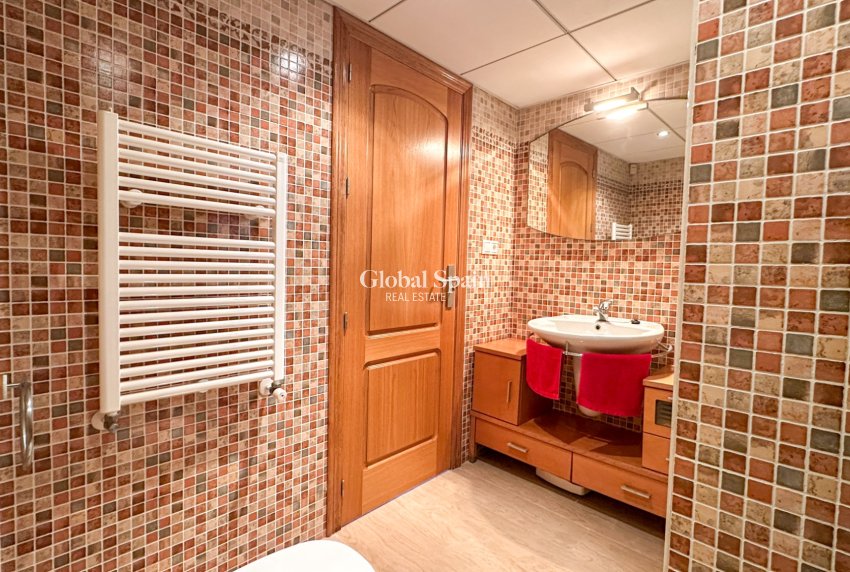 Wederverkoop - APPARTEMENT -
TORREVIEJA - Playa de los Locos