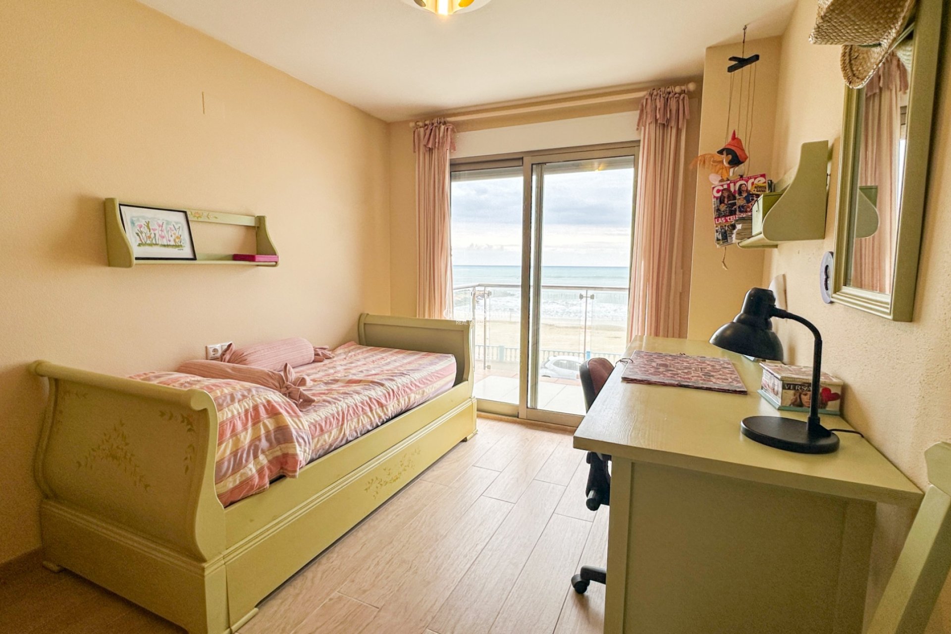 Wederverkoop - APPARTEMENT -
TORREVIEJA - Playa de los Locos