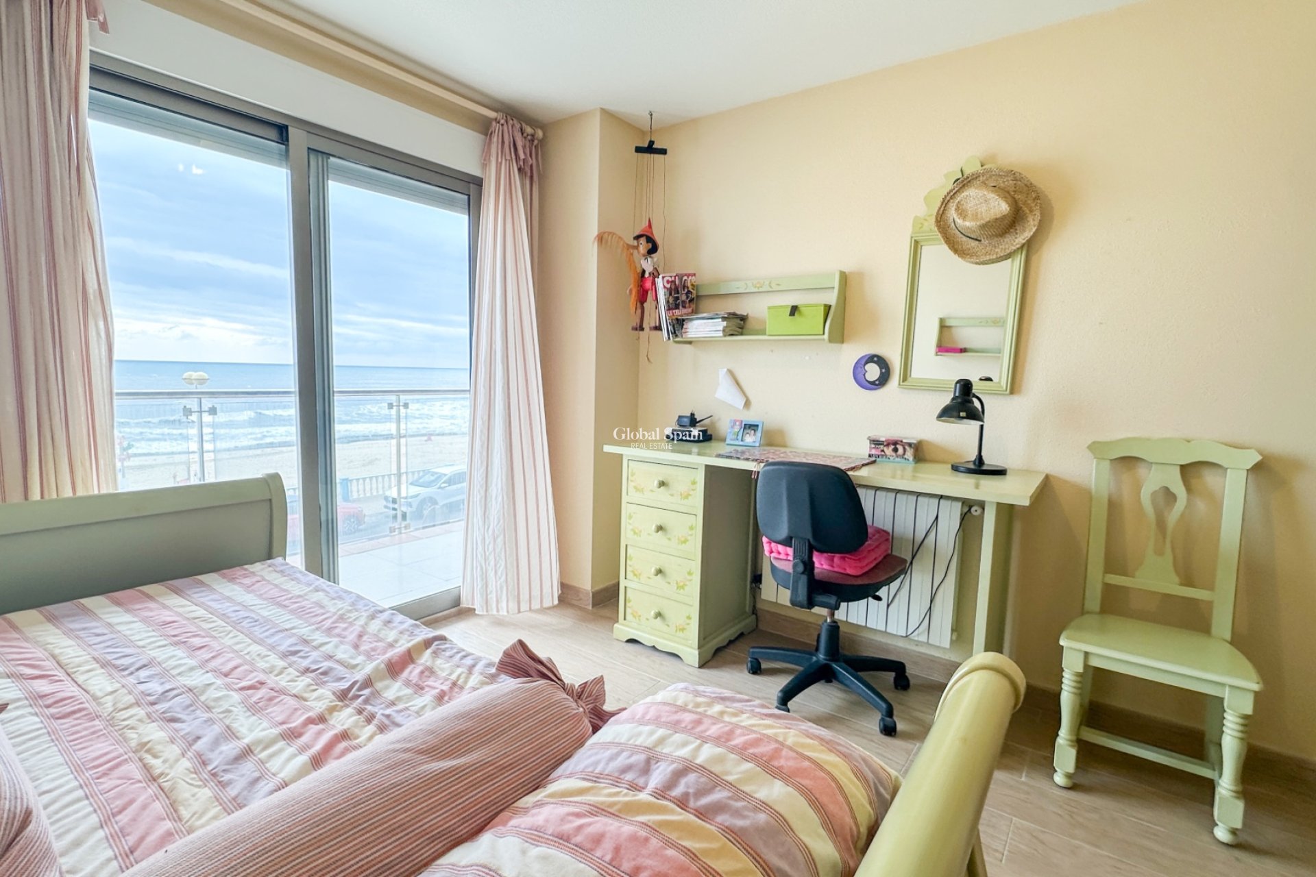 Wederverkoop - APPARTEMENT -
TORREVIEJA - Playa de los Locos