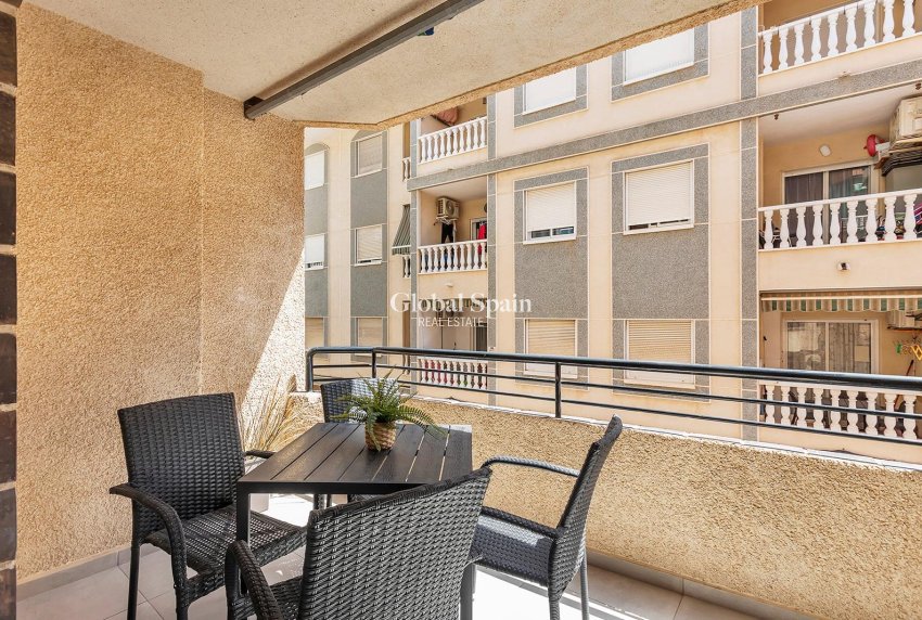 Wederverkoop - APPARTEMENT -
TORREVIEJA - Playa de los Locos
