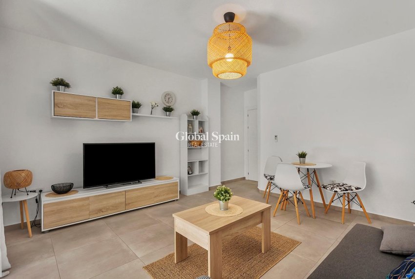 Wederverkoop - APPARTEMENT -
TORREVIEJA - Playa de los Locos