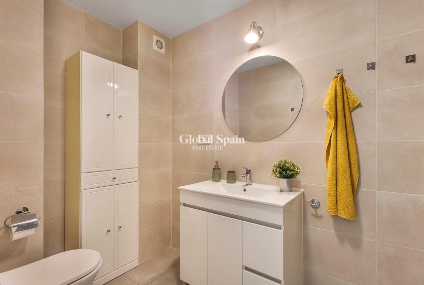 Wederverkoop - APPARTEMENT -
TORREVIEJA - Playa de los Locos