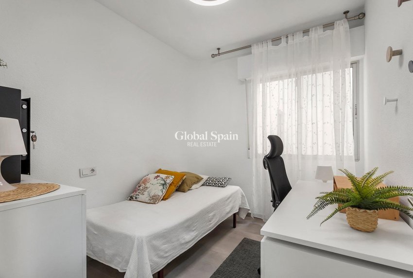 Wederverkoop - APPARTEMENT -
TORREVIEJA - Playa de los Locos
