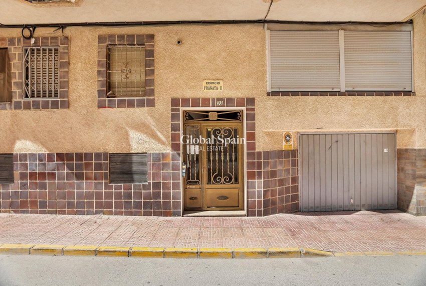Wederverkoop - APPARTEMENT -
TORREVIEJA - Playa de los Locos