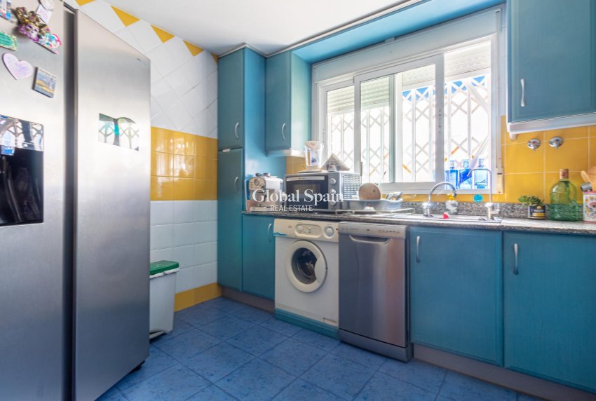 Wederverkoop - Appartement -
TORREVIEJA - Playa de los locos