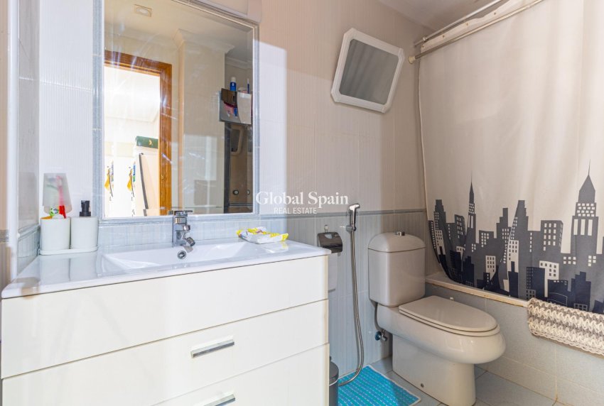 Wederverkoop - Appartement -
TORREVIEJA - Playa de los locos