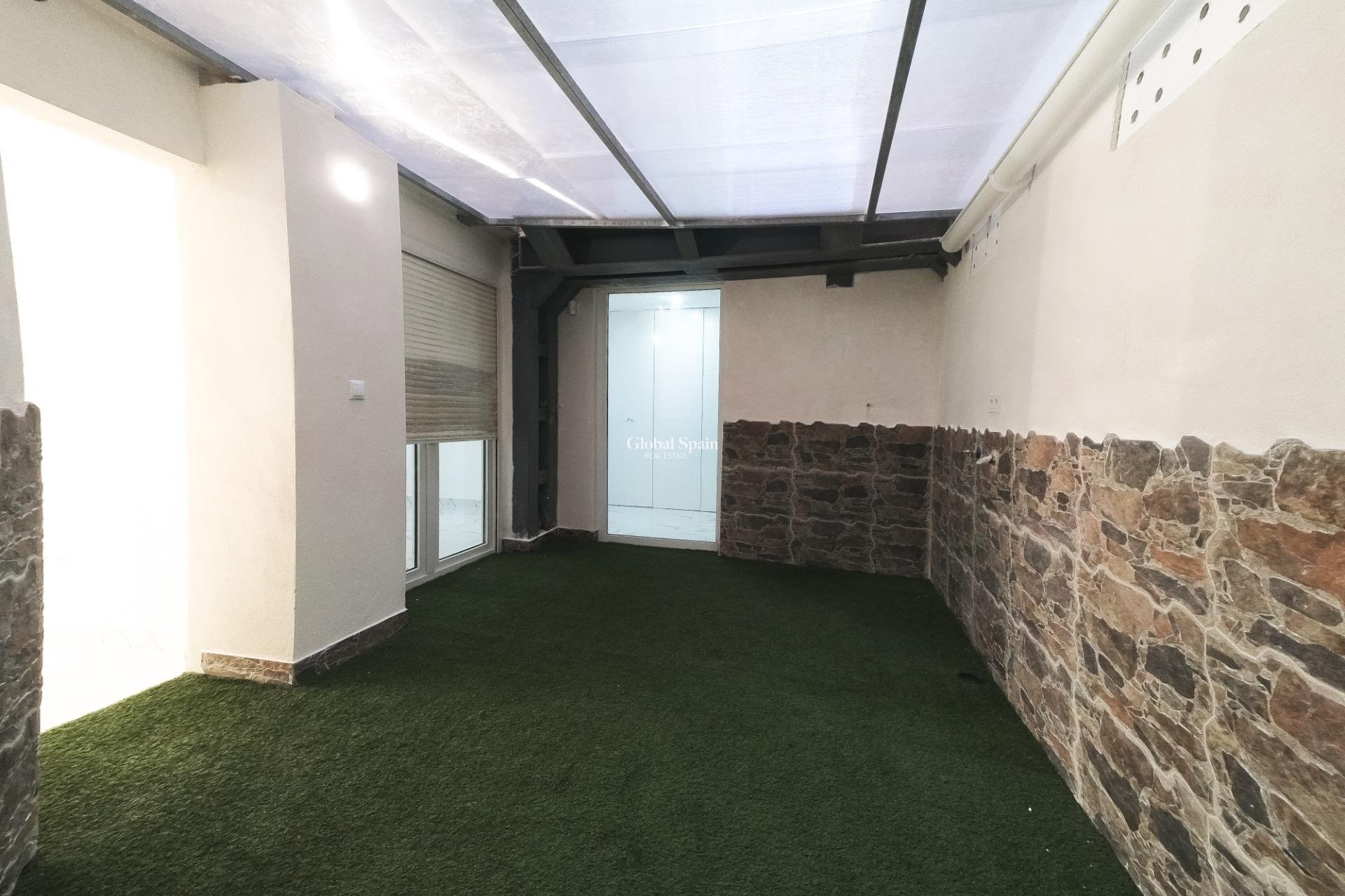 Wederverkoop - APPARTEMENT -
TORREVIEJA - Playa De Los Náufragos