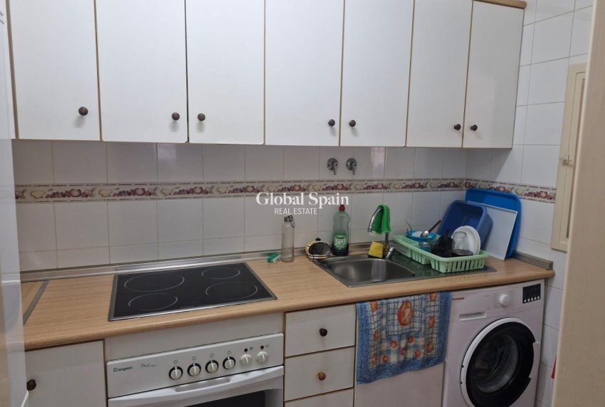 Wederverkoop - APPARTEMENT -
TORREVIEJA - Playa De Los Náufragos